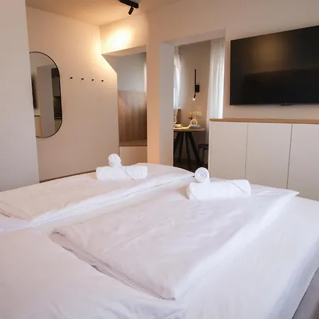 M16 Spacious And Bright Апартаменты *